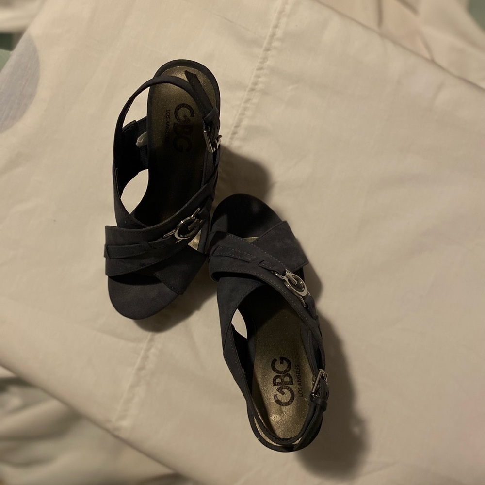 Guess wedge - Picture 3 of 4